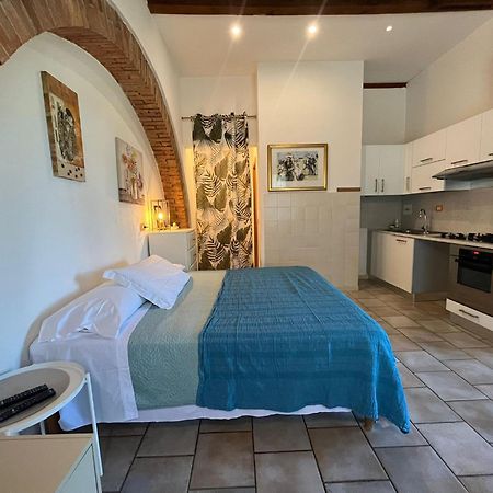 B&B La Fucinaia Pet Friendly Adults Only 캄필리아 마리티마 외부 사진